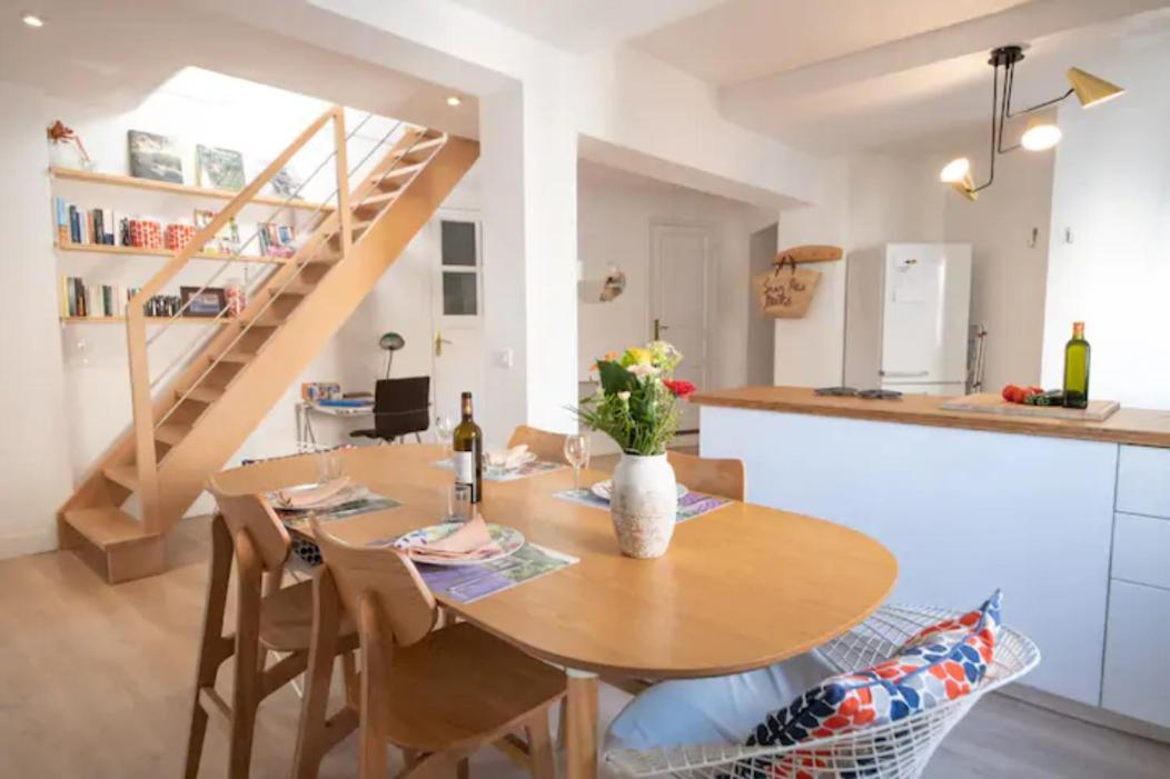 Magnifique Appartement De Charme Avec Vue Sur Le Palais Des Papes A Avignon Wifi Gratuit Екстер'єр фото