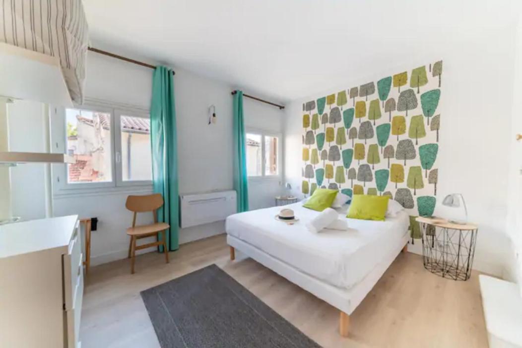 Magnifique Appartement De Charme Avec Vue Sur Le Palais Des Papes A Avignon Wifi Gratuit Екстер'єр фото